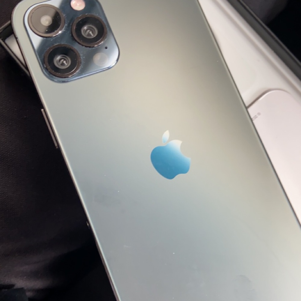 iPhone 12 Pro Max - Picture 2 of 4